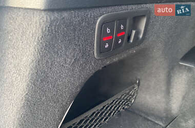 Позашляховик / Кросовер Audi Q7 2021 в 