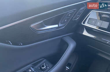 Позашляховик / Кросовер Audi Q7 2021 в 