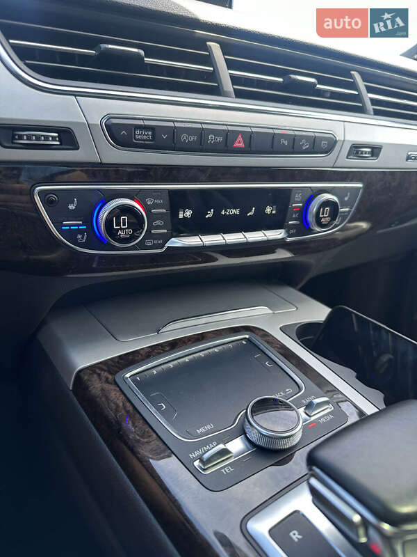 Позашляховик / Кросовер Audi Q7 2019 в Білогородці