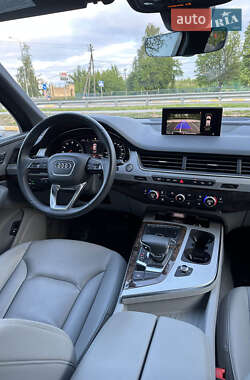 Позашляховик / Кросовер Audi Q7 2018 в 