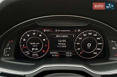 Позашляховик / Кросовер Audi Q7 2016 в 