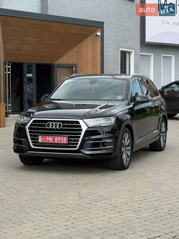 Позашляховик / Кросовер Audi Q7 2017 в 
