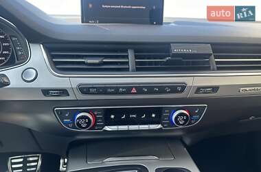 Позашляховик / Кросовер Audi Q7 2016 в 