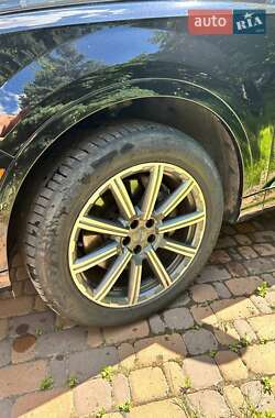 Позашляховик / Кросовер Audi Q7 2017 в 