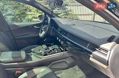 Позашляховик / Кросовер Audi Q7 2017 в 