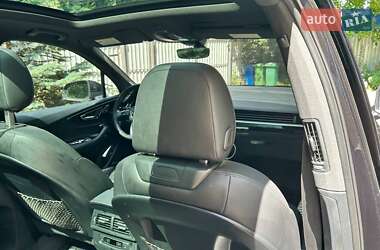 Позашляховик / Кросовер Audi Q7 2017 в 