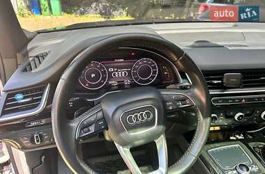 Позашляховик / Кросовер Audi Q7 2017 в 