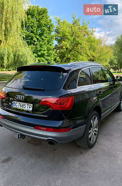 Позашляховик / Кросовер Audi Q7 2012 в 