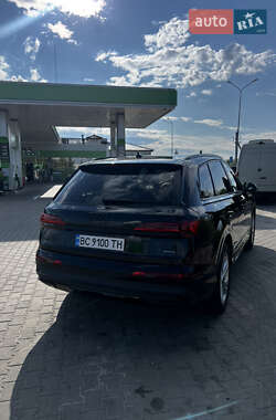 Позашляховик / Кросовер Audi Q7 2020 в 