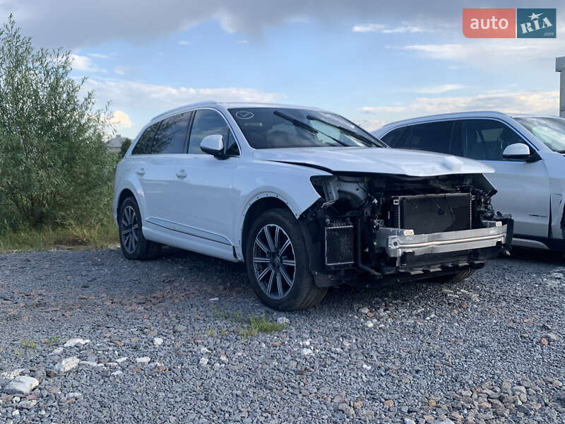 Позашляховик / Кросовер Audi Q7 2016 в 