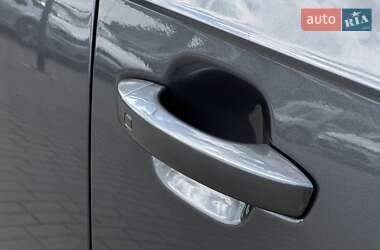 Позашляховик / Кросовер Audi Q7 2020 в 