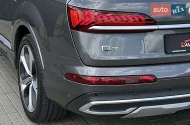 Позашляховик / Кросовер Audi Q7 2020 в 