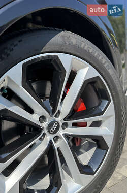 Позашляховик / Кросовер Audi Q7 2020 в 