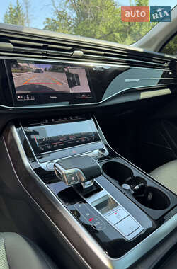 Позашляховик / Кросовер Audi Q7 2020 в 