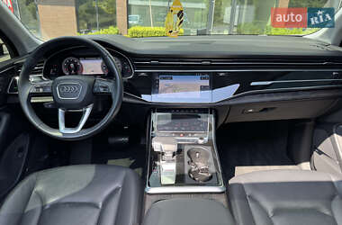 Позашляховик / Кросовер Audi Q7 2020 в 