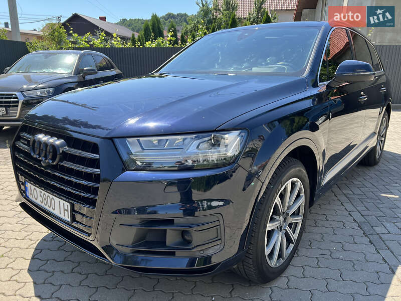 Внедорожник / Кроссовер Audi Q7 2017 в Хусте