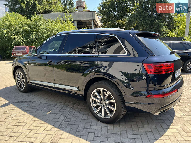 Внедорожник / Кроссовер Audi Q7 2017 в Хусте