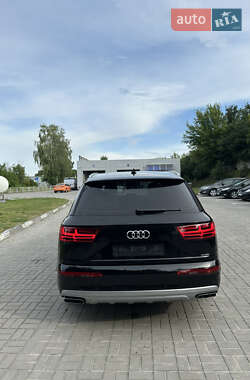 Позашляховик / Кросовер Audi Q7 2016 в 