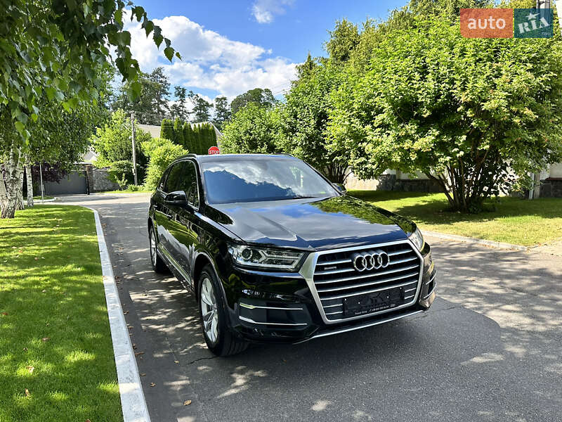 Внедорожник / Кроссовер Audi Q7 2018 в 