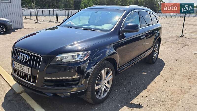 Позашляховик / Кросовер Audi Q7 2010 в 
