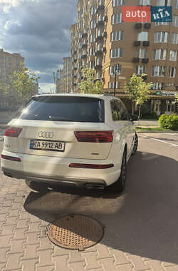 Позашляховик / Кросовер Audi Q7 2017 в 