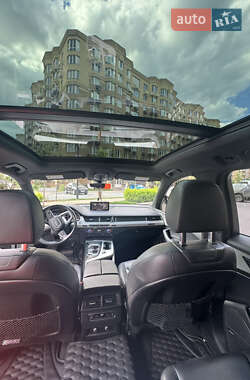 Позашляховик / Кросовер Audi Q7 2017 в 