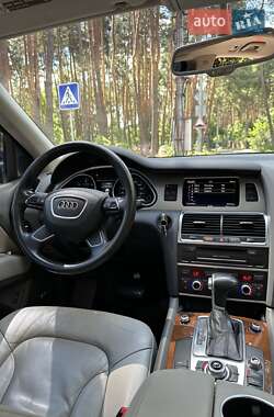 Позашляховик / Кросовер Audi Q7 2013 в 