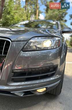 Позашляховик / Кросовер Audi Q7 2013 в 