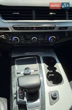 Внедорожник / Кроссовер Audi Q7 2017 в 