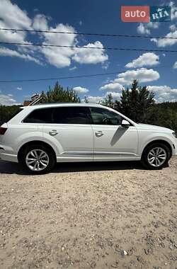 Внедорожник / Кроссовер Audi Q7 2017 в 