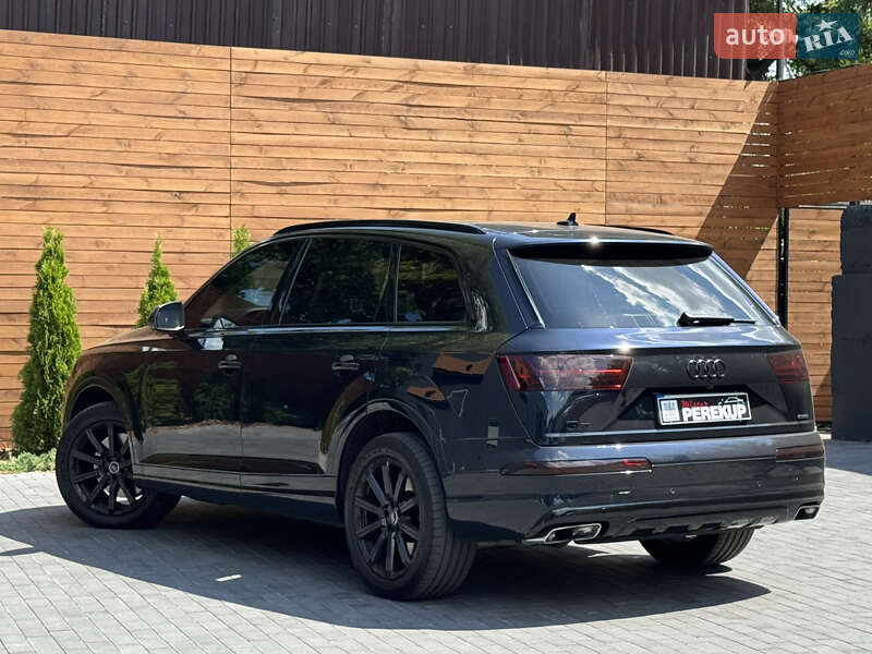 Позашляховик / Кросовер Audi Q7 2017 в Києві