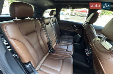 Позашляховик / Кросовер Audi Q7 2017 в 