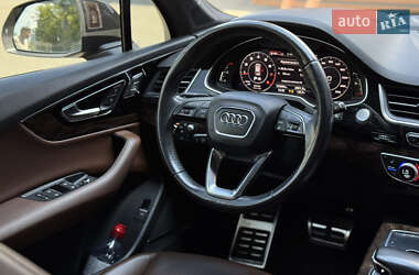 Позашляховик / Кросовер Audi Q7 2017 в 