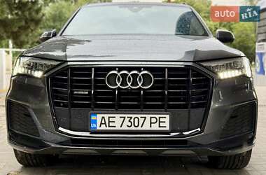 Позашляховик / Кросовер Audi Q7 2021 в 