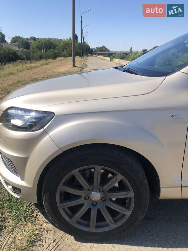 Позашляховик / Кросовер Audi Q7 2013 в Павлограді