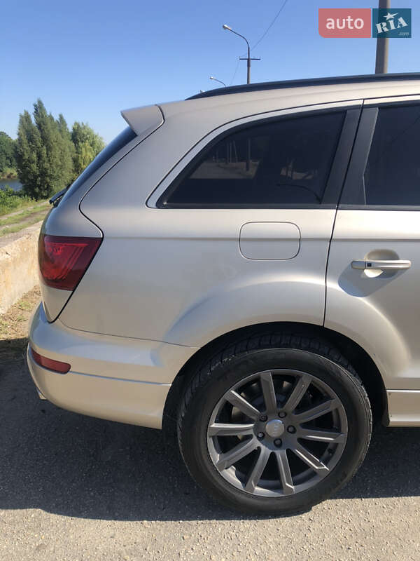 Позашляховик / Кросовер Audi Q7 2013 в Павлограді