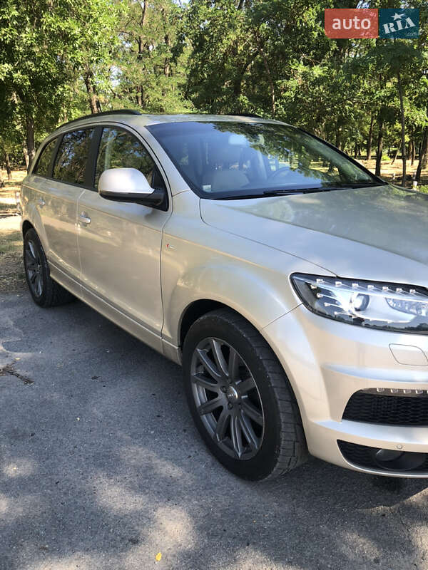 Позашляховик / Кросовер Audi Q7 2013 в Павлограді