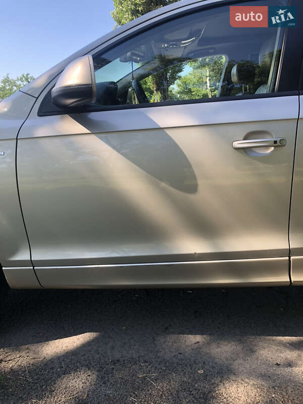 Позашляховик / Кросовер Audi Q7 2013 в Павлограді