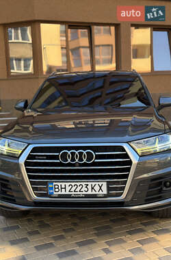 Позашляховик / Кросовер Audi Q7 2017 в 