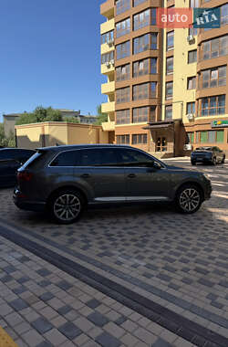 Позашляховик / Кросовер Audi Q7 2017 в 