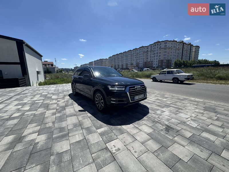 Позашляховик / Кросовер Audi Q7 2017 в 