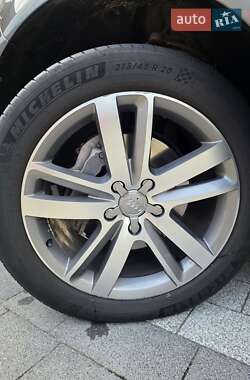 Позашляховик / Кросовер Audi Q7 2013 в 