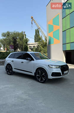Позашляховик / Кросовер Audi Q7 2016 в 