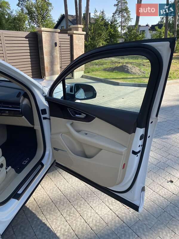 Позашляховик / Кросовер Audi Q7 2018 в Львові