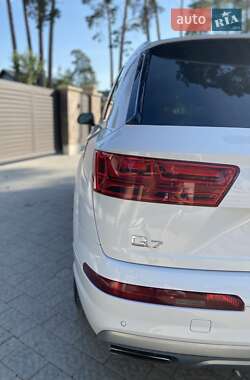 Внедорожник / Кроссовер Audi Q7 2018 в 
