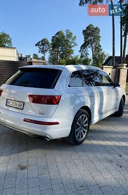 Внедорожник / Кроссовер Audi Q7 2018 в 