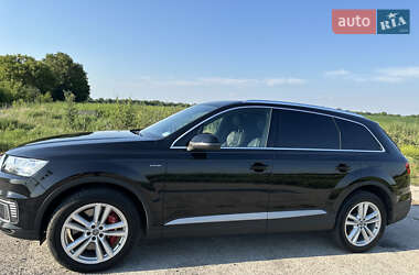 Позашляховик / Кросовер Audi Q7 2016 в 