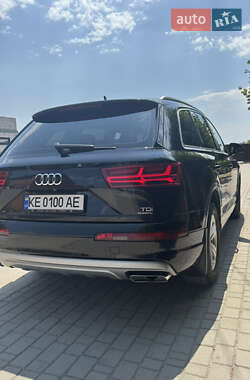 Позашляховик / Кросовер Audi Q7 2015 в 