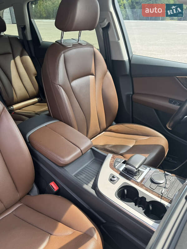 Внедорожник / Кроссовер Audi Q7 2015 в Днепре