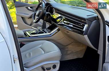 Внедорожник / Кроссовер Audi Q7 2022 в 